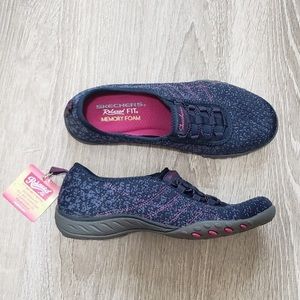 NEW Skechers relaxed fit shoes navy